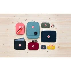 FJÄLLRÄVEN KÅNKEN TRAVEL WALLET - Portmonee -Outdoor Ausrüstungs Geschäft 5637556258 b kanken travel wallet fjaellraeven 24